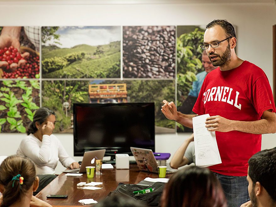 Cornell University economist Juan Nicolás Hernandez-Aguilera lectures to a class at the De Los Andes Cooperativa